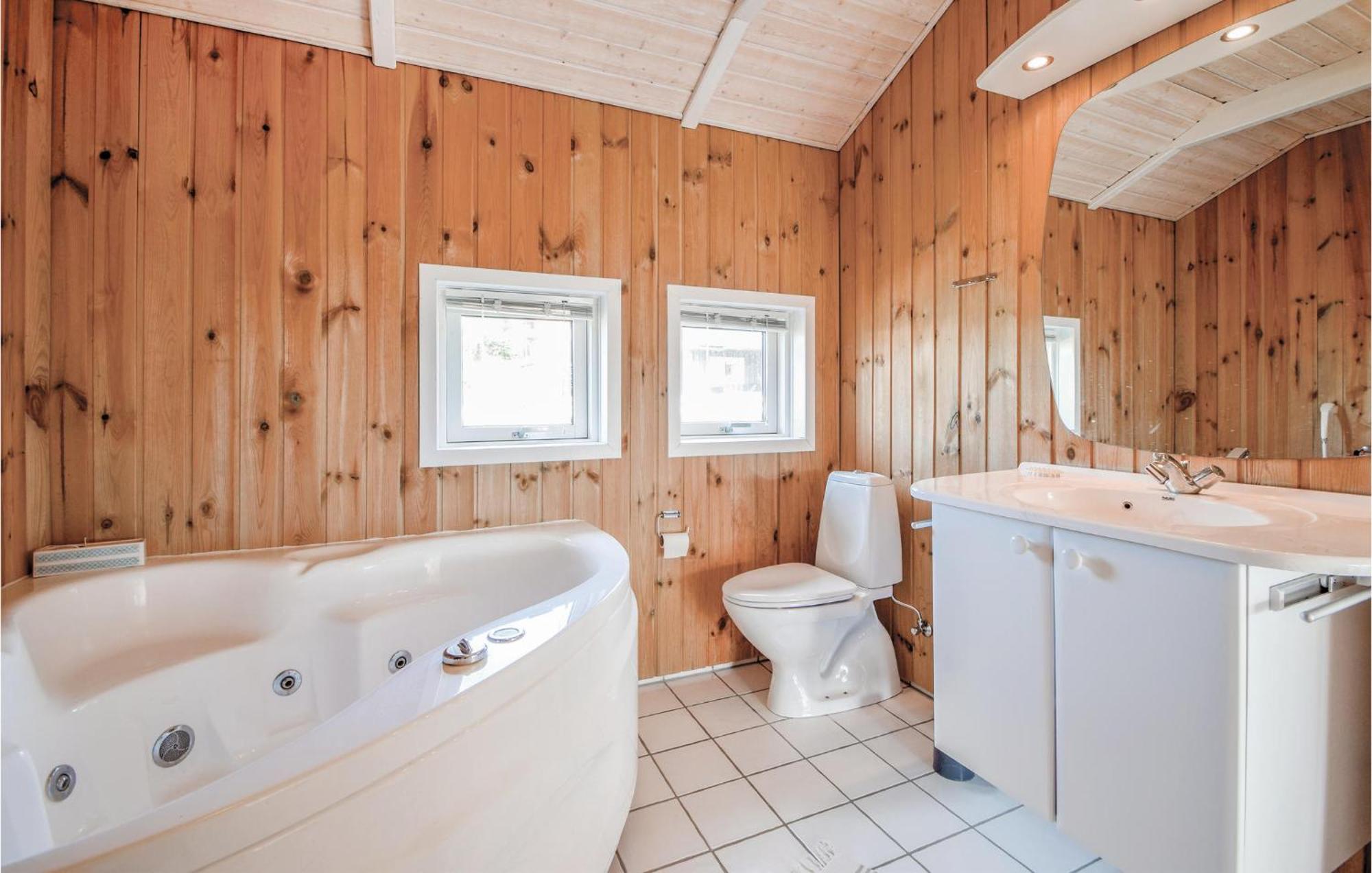 Amazing Home In Bjert With Wifi Binderup Strand Eksteriør bilde